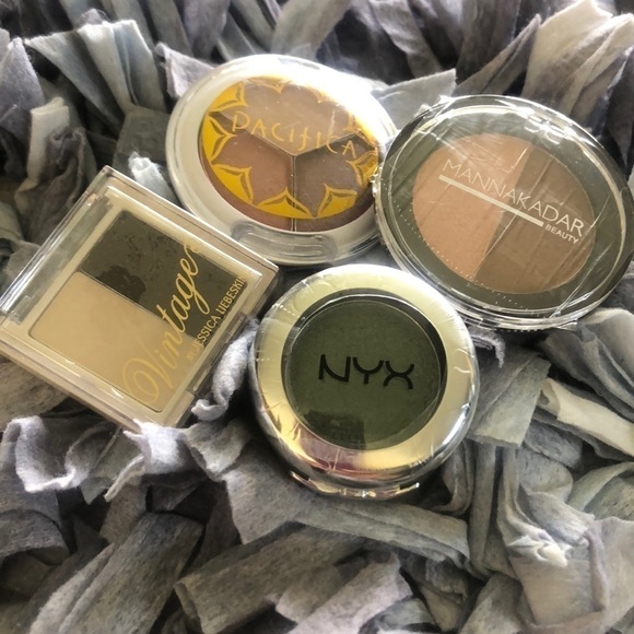 EYE shadow bundle. NEW - Picture 1 of 1